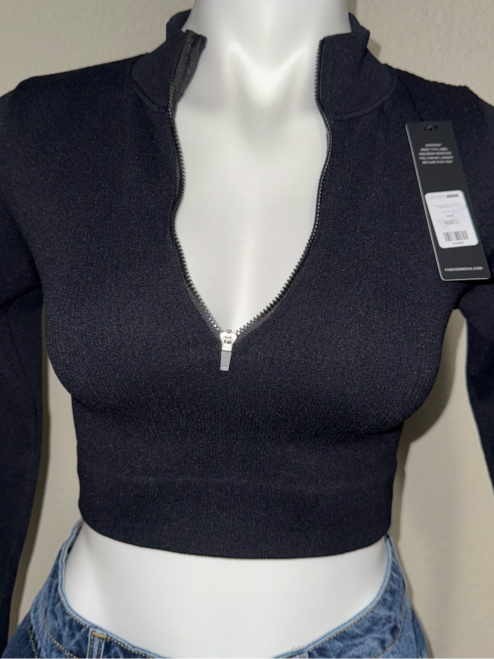NWT fashion Nova Women's Black Long-Sleeve Cropped Zip-Neck top
